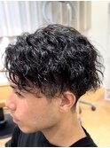 センターパート,ツイストスパイラルパーマ,メンズ ツーブロック