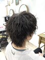 ジュノ(Jeuno)&nbsp;細かく巻いたツイストスパイラルパーマ。暗髪との相性抜群です！