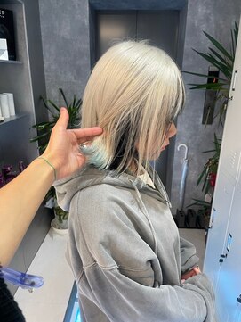 ニューワン バイ ネイバー 立川(Newone by neighbor) レイヤーカットナチュラルハイトーンデザインカラー[立川駅]