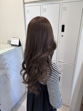 アローム(alom) イメチェン/ホワイトブロンド/外ハネボブ/美髪/茅ヶ崎