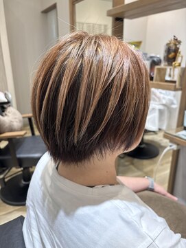 シュヴー 門前仲町(CHEVEUX) 丸みショート/ルーツカラー風ハイライト