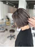 ダメージを最小限に抑えた白髪ぼかしハイライト