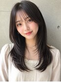 軽やかに見える黒髪ロングレイヤー