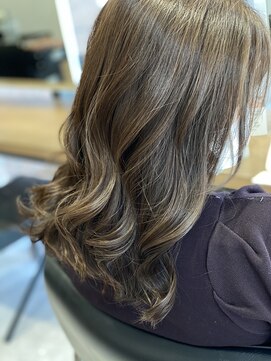 コスアンドコウ 横浜山下(Cos&Co.) エアリーミディ　透明感◎アッシュグレージュ