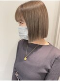 切りっぱなしボブ ハイトーンベージュ