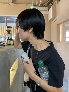 イル(iru) 収まるツヤ感ハンサムショート