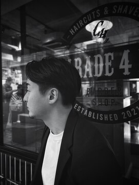 カムレイドフォーライフ(COMRADE 4 LIFE) 落ち着いた印象に　ツーブロック　担当松尾