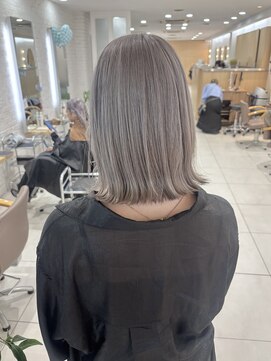 ヴァンカウンシル 金山(VANCOUNCIL kanayama) ホワイトグレージュミニウルフデジタルパーマDA 18