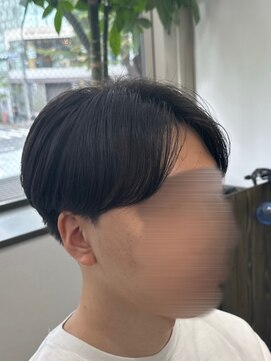 フイ 新宿3丁目(Hui) フェザーパーマ/グレーブルーカラー／刈り上げショートパンク