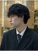 センターパートニュアンスパーマ刈り上げツーブロックメンズヘア
