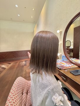 エルサフィロ ヨドヤバシ(el zafiro yodoyabashi) 【el zafiro yodoyabashi】寒色系外ハネスタイル