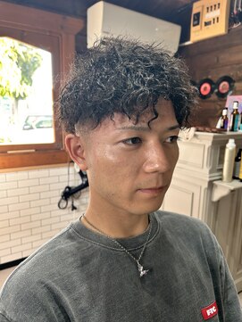 ハロ(HALO) エッジの効いた男らしさシャープフェード×強めカール