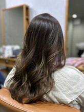 ハレ(Hale)&nbsp;《ツヤ感重視の赤味を打ち消すブラウンカラー》