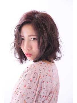 ソーホー ニューヨーク シズオカ(SOHO newyork SHIZUOKA) ラフな無造作ウェーブが大人かわいいミディ