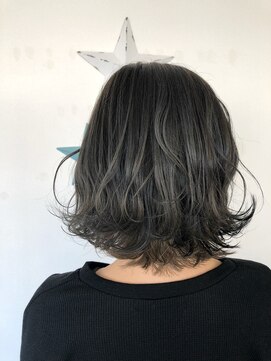 ヘアアンドメイク ムーア(Muuua) 外ハネボブ × ダークグレージュ × インナーカラー