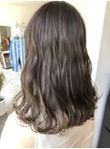 シフォングレージュカラーのナチュラルロング
