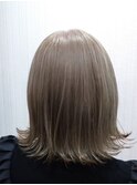ケアブリーチ グレージュ 切りっぱなしボブ