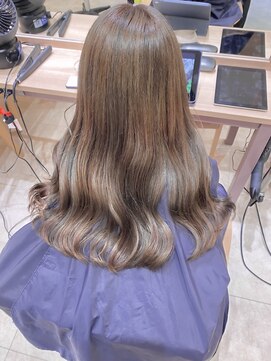 ルーチェヘアー アッシュ系/明るめ/イエベ/イルミナカラー/韓国風/韓国カラー