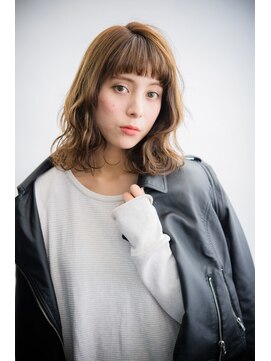 エイチバイシオミエイチ 神戸三宮(H by shiomi H) 【shiomi H】大人可愛いウェーブ　ハニーベージュ