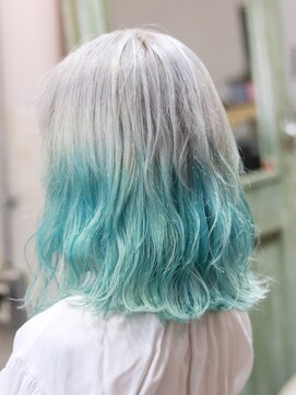 キミ(kimi) 【kimi自由が丘】ホワイトカラー × 水色カラー