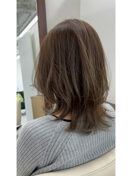 ジエクト アイロ(The Ect ilo) くびれミディ　透明感　アッシュグレージュ