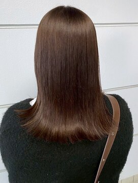 オリーブベージュ 髪質改善カラー セミロング 艶髪 20代