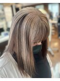 シークレットハイライトの透明感ベージュミディ 