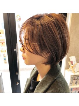 バース プレイス(BIRTH PLACE) ショート、顔回り、束感、ついでの眼鏡