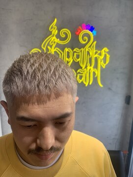 スパークスヘア(Sparks hair) クロップスタイル×ホワイトアッシュ＝イカつさ出してもろて☆