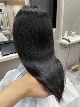 ムード カナザワ(mood kanazawa) トリートメントでツヤのあるロングヘア