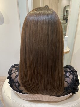 アンド ラ ブランシュ(&.La Blanche) カーキグレージュ/大人かわいいヘア/フェザーバング/髪質改善