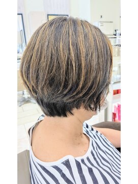 ヴィサージュファイン(VISAGE fine) 白髪ぼかし ハイライト  ブリーチ ショート