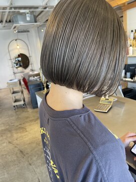 ジジ フルアヘッド(Gigi fullahead) ミニボブ×グレージュ