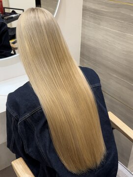 ラビス クローバー(Lovis clover) 初めてのブリーチでブロンドヘアカラー♪あゆむ