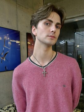 イェン(Yen.) センターパート　メンズハイトーン　海外風