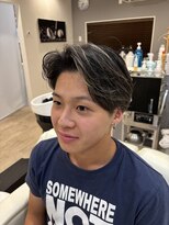 バースト(BURST)&nbsp;センター分けツーブロックミディアム