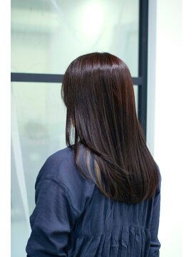 髪と生活美容室 大分本店 ロングにちょこっとインナーカラー