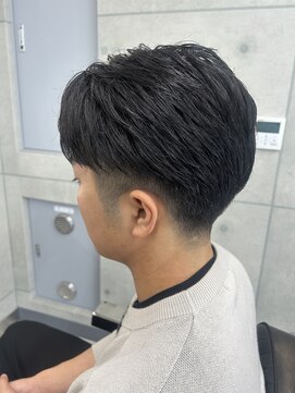 かりあげセンターパート/テーパーフェード