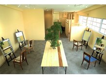アトリエ フリュイ(atelier fruit)の雰囲気(落ち着いた店内でカフェの様にお寛ぎいただけます)