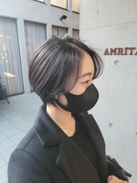 アムリタ 三鷹(AMRITA) 大人可愛いひし形ショートボブ