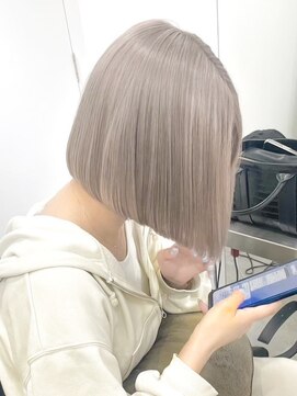リラ バイ ミラ 新宿(LILA by MILA) ブリーチダブルカラー/前髪ありハイトーンボブ/イメチェン/新宿
