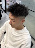 黒髪短髪ジェットモヒカンツイストパーマフェード