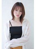 大人可愛い外ハネミディアムボブ