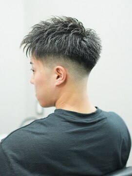 スラッシュ(SLASH) フェザーショート/刈り上げショート/アップバング/フェード/姫路