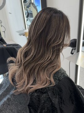 ジュイル ハラジュク(JEWIL HARAJUKU) 根本が気になりづらいハイライトバレイヤージュ