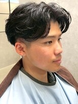 ディスイズバーバーフォース(THIS IS BARBER 4th)&nbsp;ツーブロック フェザーパーマ センターパート ニュアンスパーマ