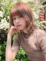 ルティア(Lutia) ピンクブラウン、外ハネ、切りっぱなしボブ