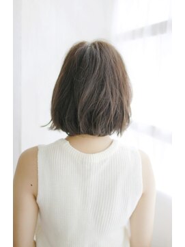 フォーハウス プラスエヌ(FOURHAUS +n) 20代30代40代　ワンランク上のダークボブ【草津】