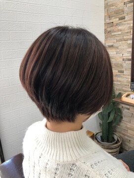 ハサミバイアトリエナガノ 千葉(8sami by atelier nagano) ショートボブ/センターパート/ツヤ髪/グラデーション/イヤリング