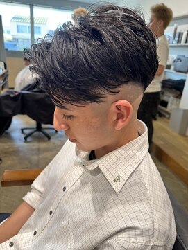 トレイル(Trail) 前下がりセクシーフェードスタイル